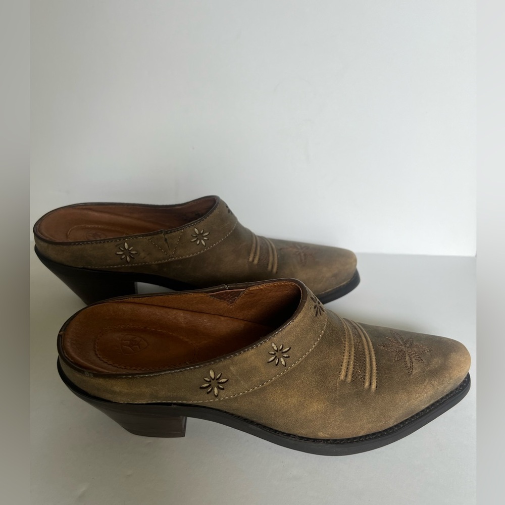 ARIAT Desert Star Womens Western Mules US 6.5 B Tan Gray Distress Leather Shoes